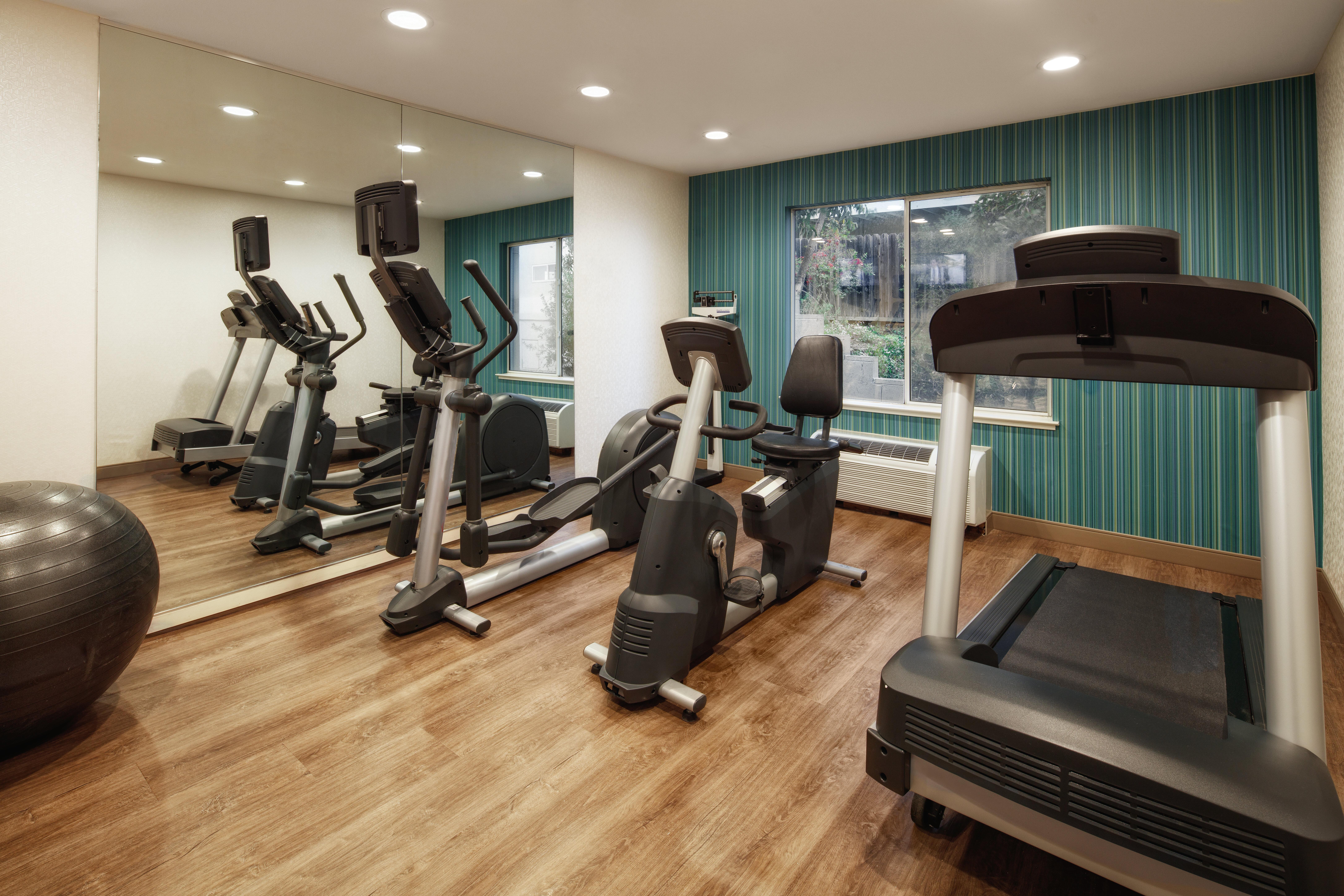 Holiday Inn Express Hotel & Suites Belmont By Ihg Zewnętrze zdjęcie