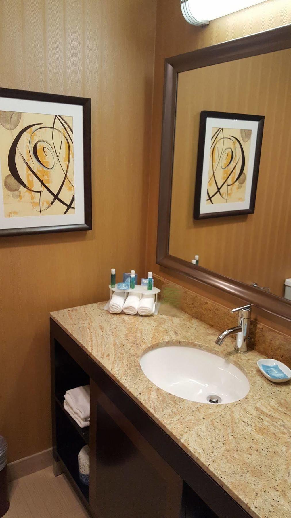 Holiday Inn Express Hotel & Suites Belmont By Ihg Zewnętrze zdjęcie