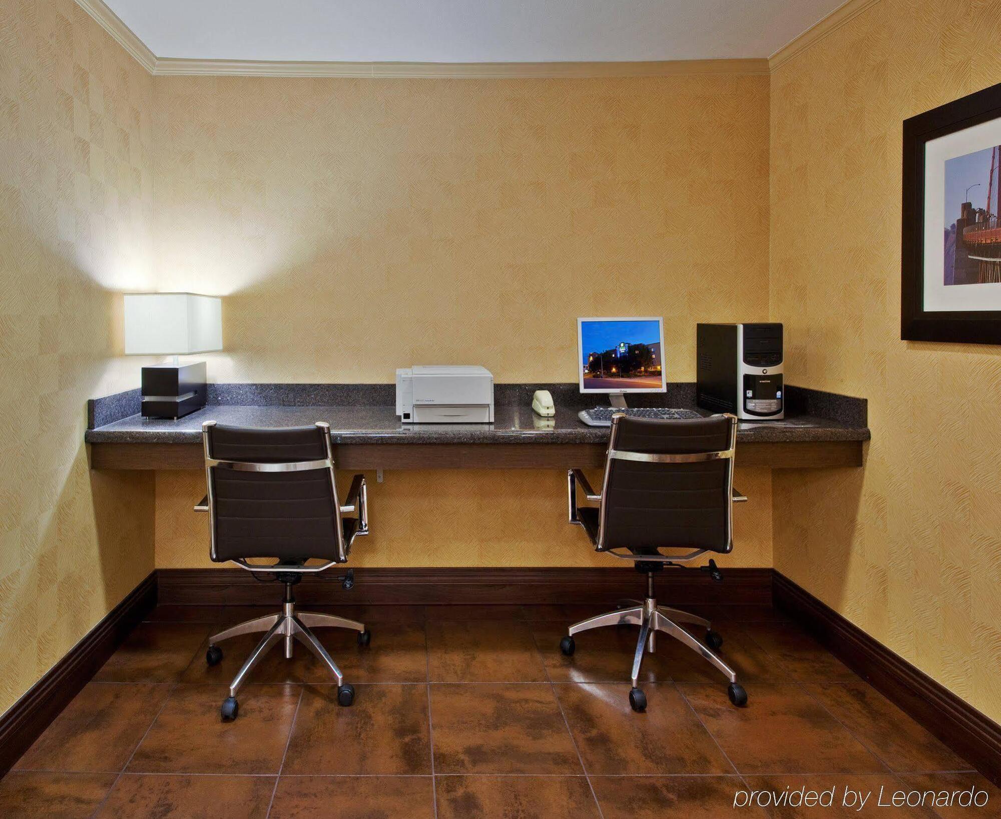 Holiday Inn Express Hotel & Suites Belmont By Ihg Zewnętrze zdjęcie